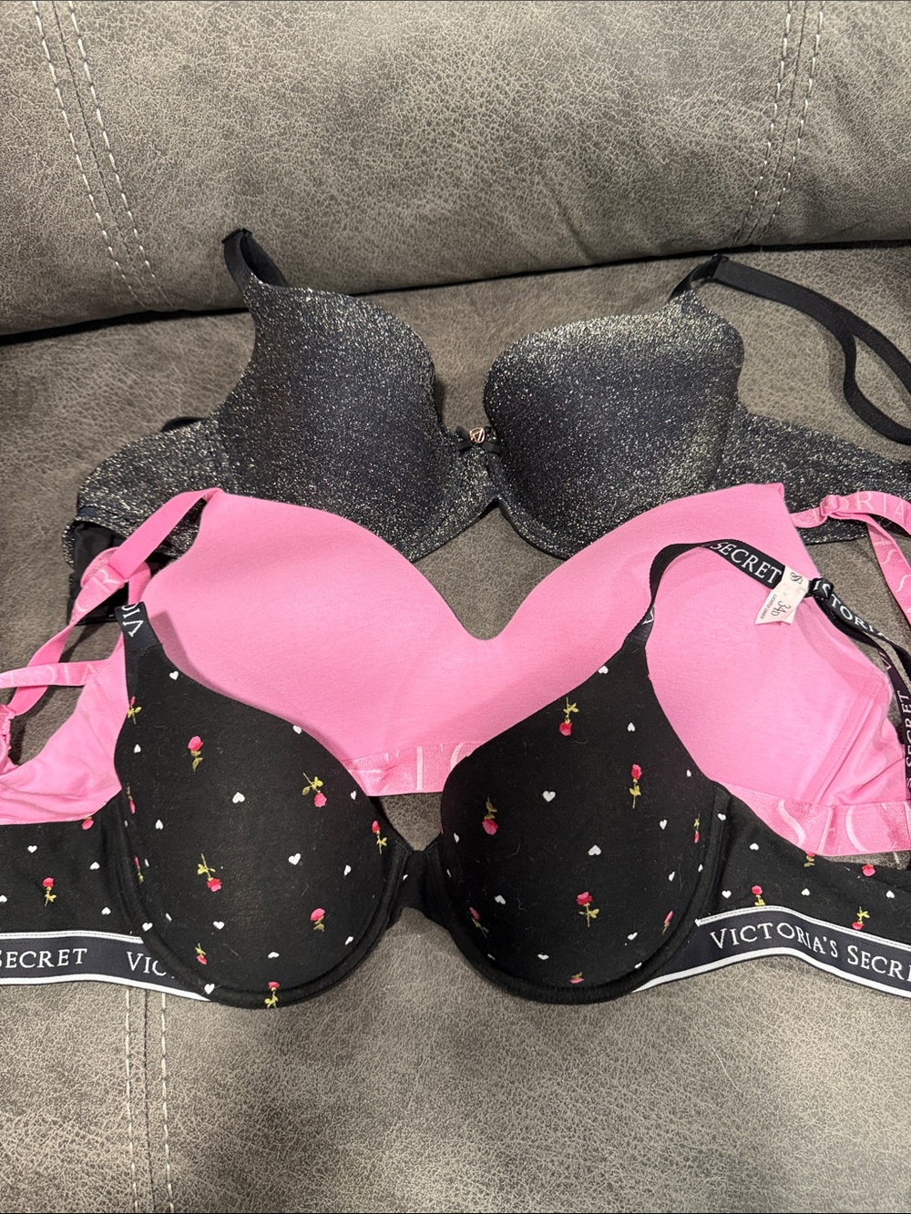 34 D victoria’s Secret bra lot
